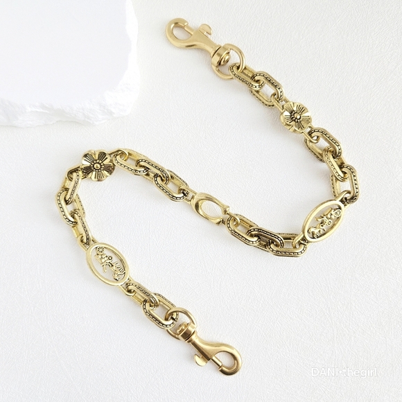 Dani•Thegirl Handbags - NEW Chunky Gold Chain Strap Bag Charm